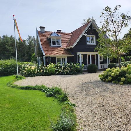 Huize Koempoelan Acomodação com café da manhã Naarden Exterior foto