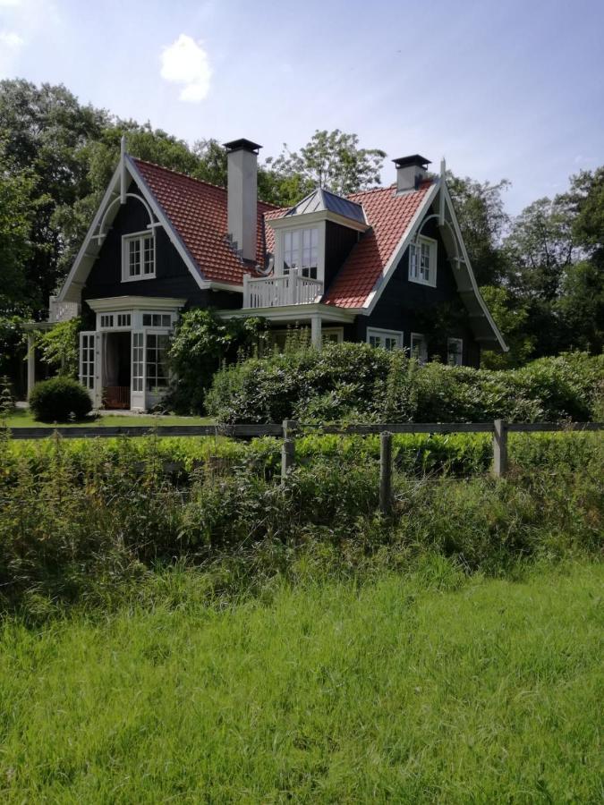 Huize Koempoelan Acomodação com café da manhã Naarden Exterior foto