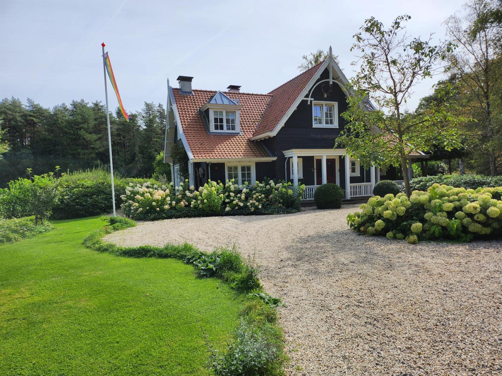 Huize Koempoelan Acomodação com café da manhã Naarden Exterior foto